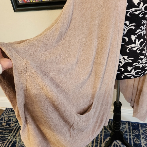 BAREFOOT DREAMS Kimono Cardigan ONE SIZE PLUS (worn 1x) - Picture 8 of 11